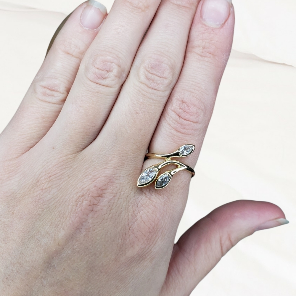 Gold plated simple elegant 3 leaf faux diamond ring